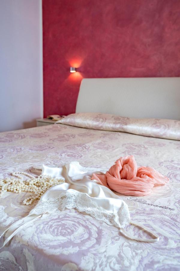 B&B Pietre Preziose Кастеллуццо Экстерьер фото