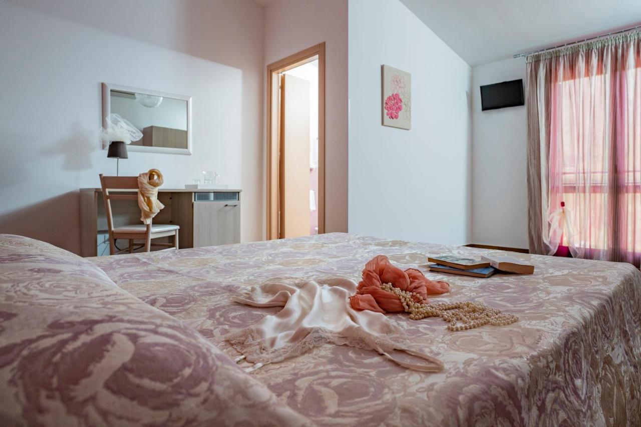 B&B Pietre Preziose Кастеллуццо Экстерьер фото
